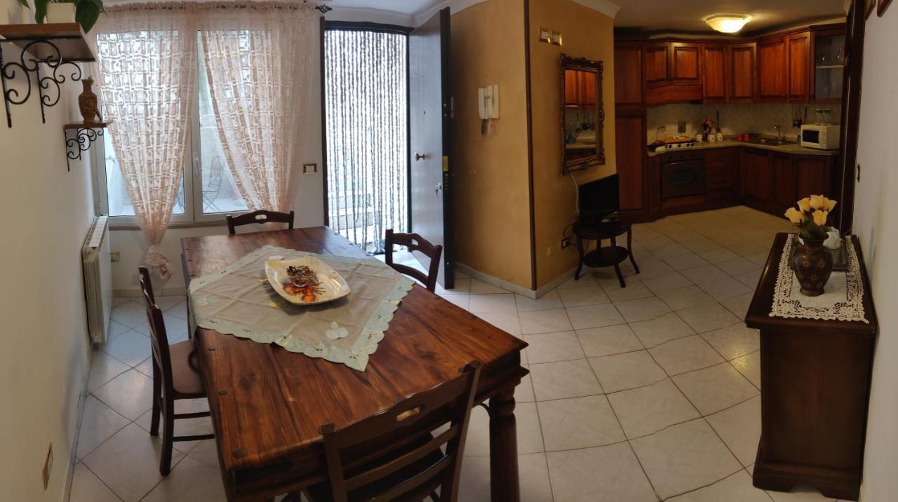 Hillary House Affittacamere Fiumicino